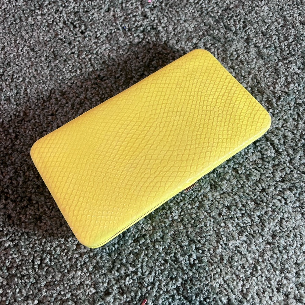 💛 Neon Yellow Nine West Full-Sized Clasp Wallet ✨